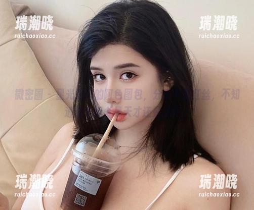 微密圈 - 星光闪闪的阿色图包，分享半腿红丝，不知道这个组合是天才还是疯子。