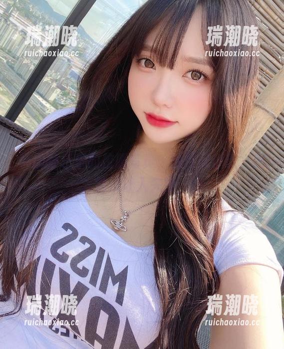 韩国孙乐乐的校服写真，随性又精致，居然没让人失望…