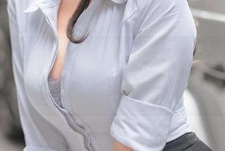 一场私拍，香草喵露露的丝袜西装，我在想：这个搭配值得尝试吗？