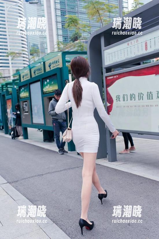 魔镜街拍 魔镜街拍:辉辉模拍,网红也有高清的另一面