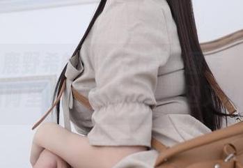 发现了鹿野希的丝袜OL高清图库，真的是犹如阿里山的早晨，清新但又油腻。